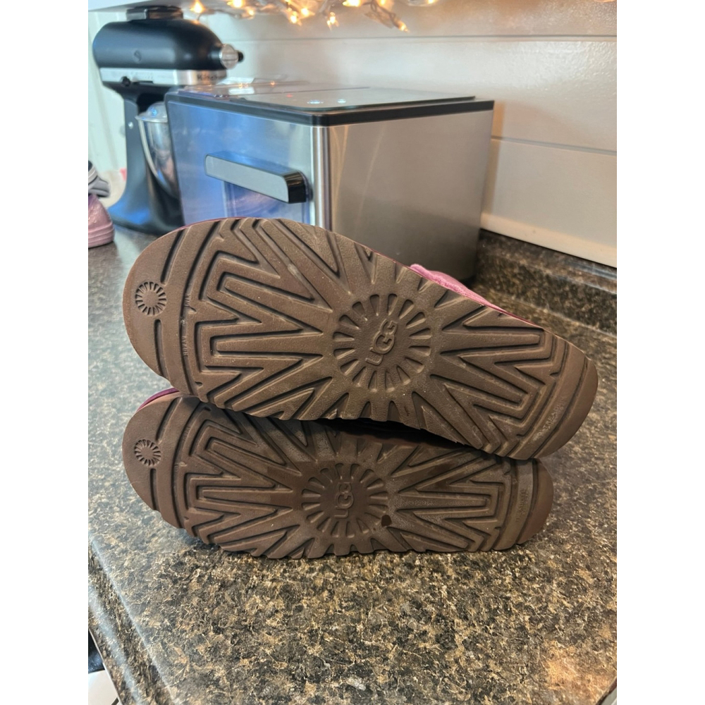 UGG® Women's Classic Short Metallic Booties Size 9 - Picture 9 of 11